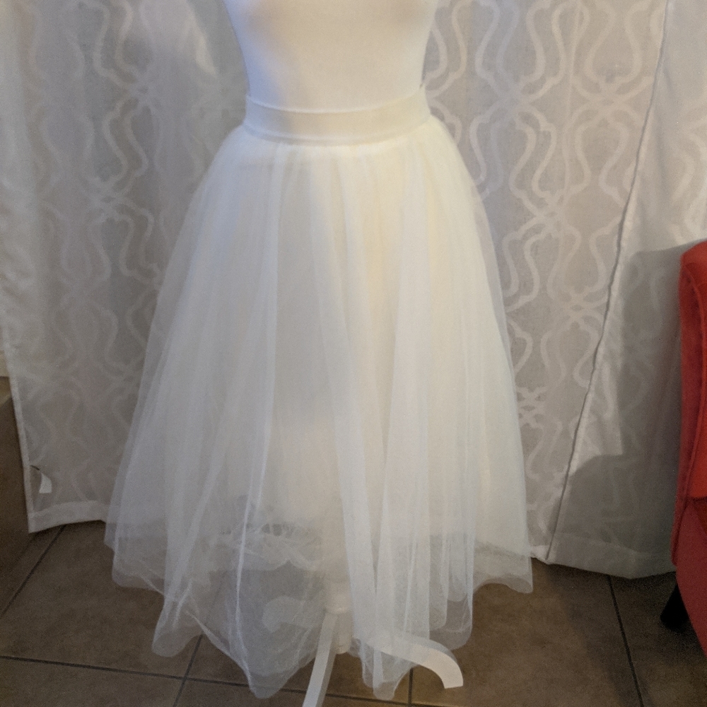 White Tulle Midi Skirt w/ Elastic Waist